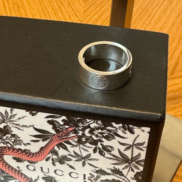 GUCCI Sterling Silver GG Cutout Ring - Picture 5 of 7